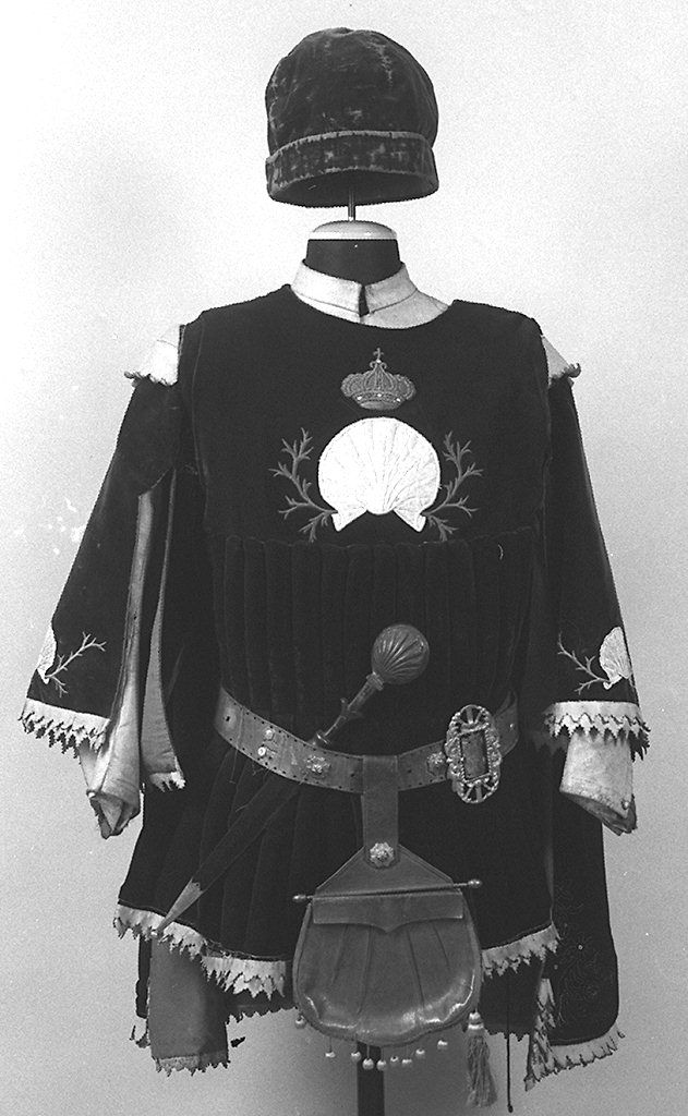 stemma della contrada del Nicchio (montura - da portinsegna, elemento d'insieme) di Tempesti Primetta, Giunti Umberto (sec. XX)