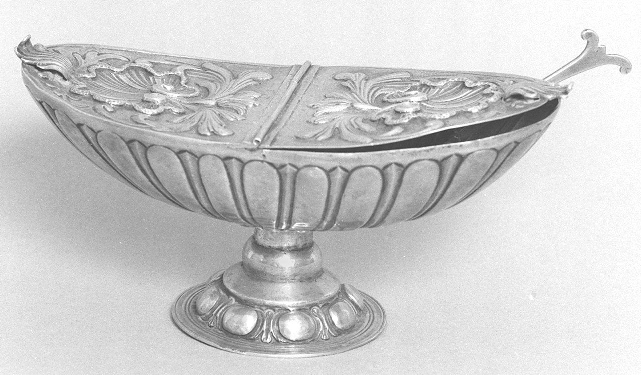 stemma della contrada del Nicchio (navicella portaincenso, elemento d'insieme) - bottega senese (sec. XVIII)