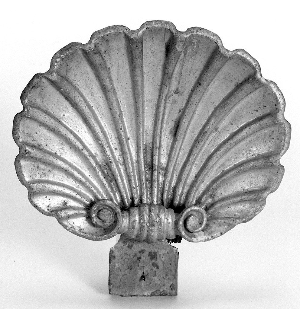 stemma della contrada del Nicchio (rilievo, serie) - bottega senese (seconda metà sec. XVIII)