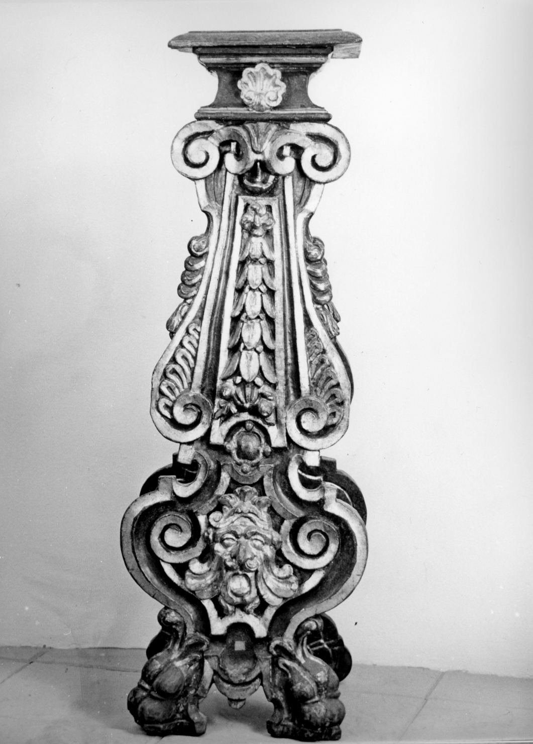 sgabello, serie - bottega toscana (sec. XVII)