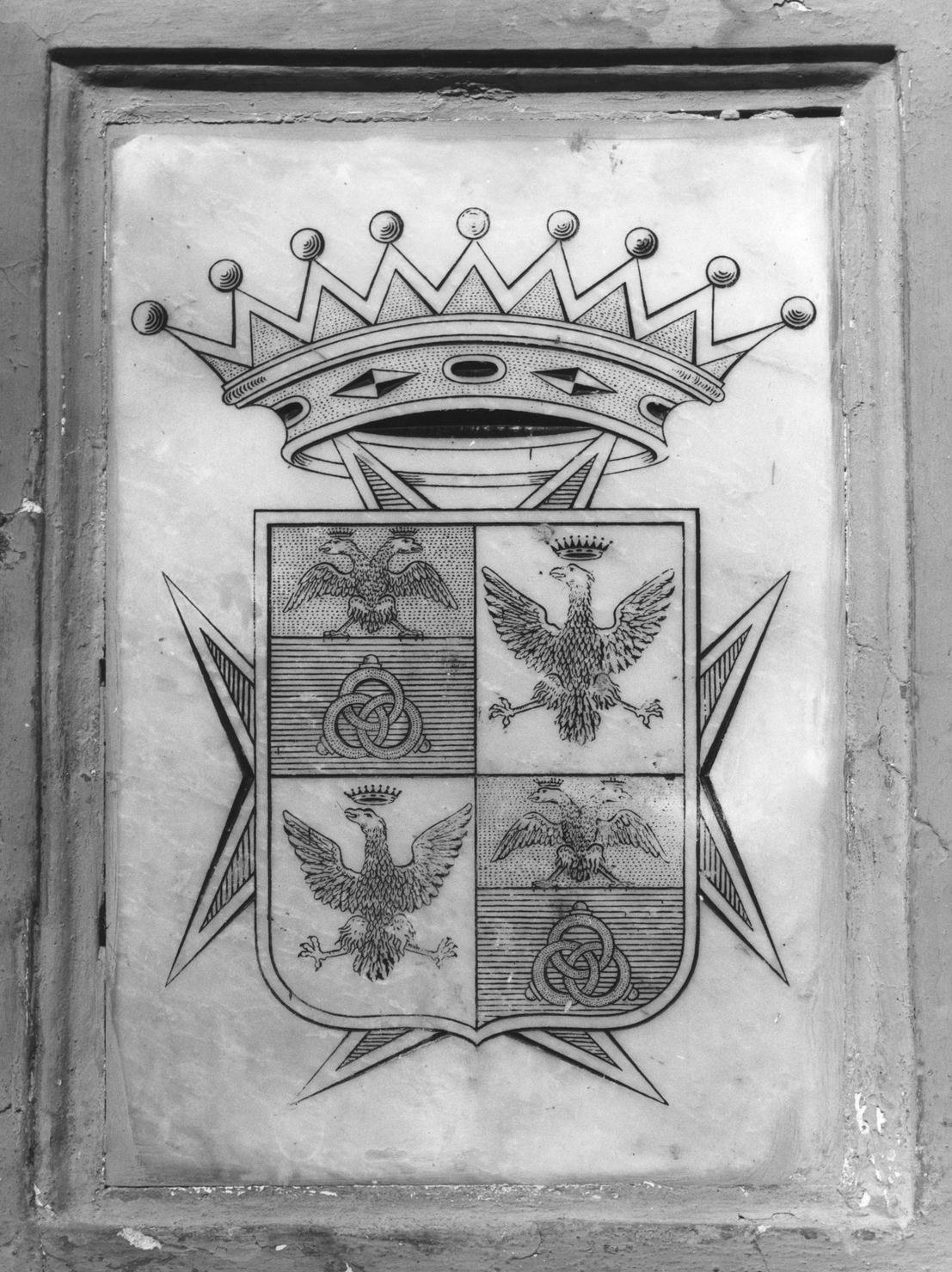 stemma gentilizio (formella, elemento d'insieme) - bottega senese (primo quarto sec. XIX)