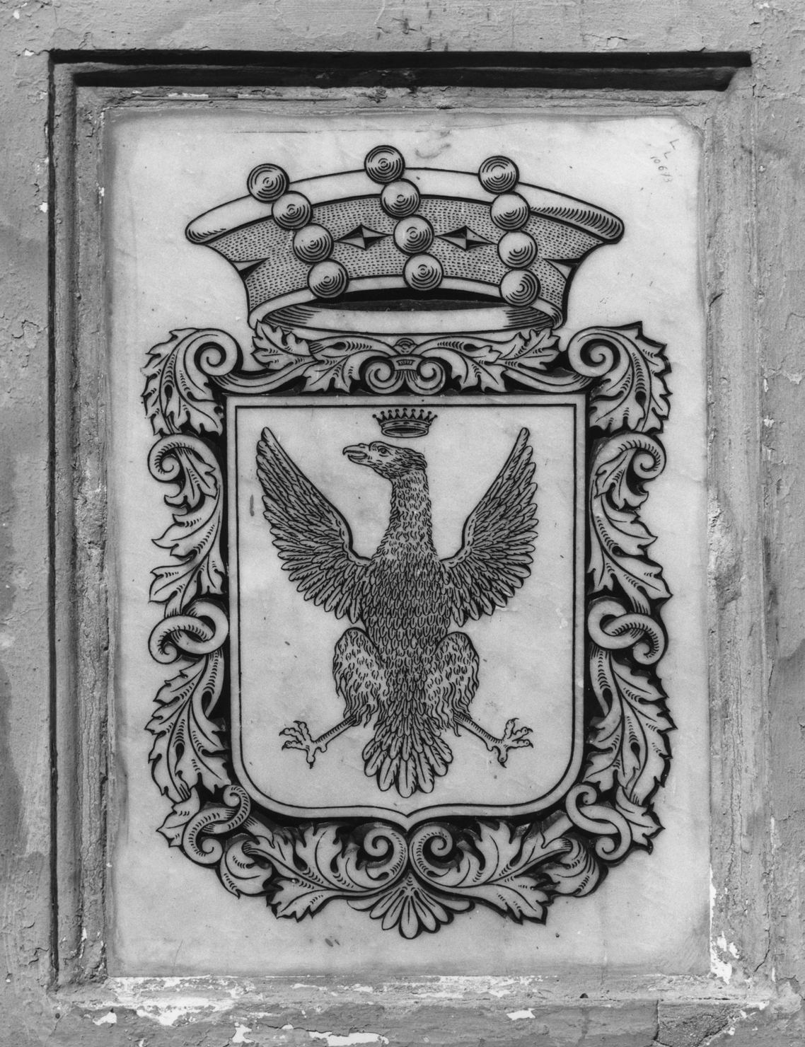 stemma gentilizio (formella, elemento d'insieme) - bottega senese (primo quarto sec. XIX)