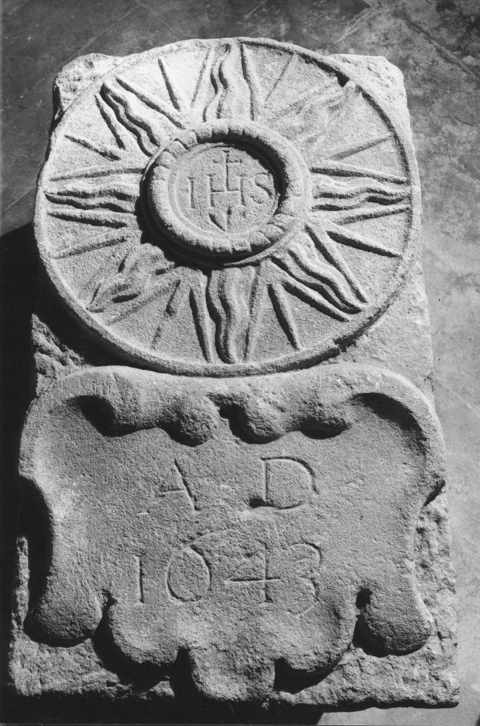 monogramma di San Bernardino da Siena (rilievo) - bottega senese (sec. XVII)