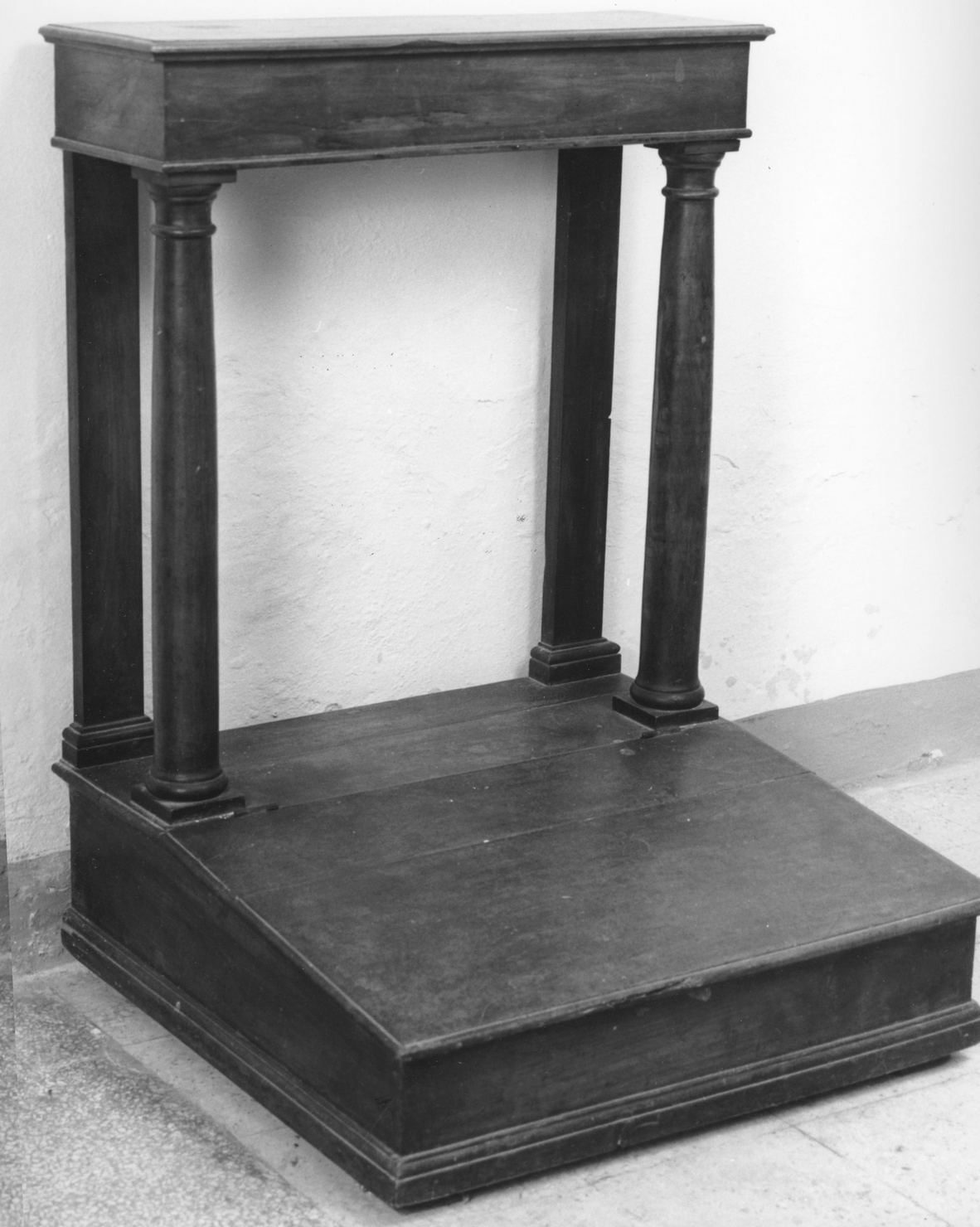 inginocchiatoio, serie - bottega senese (secondo quarto sec. XIX)