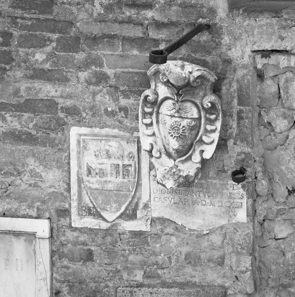 stemma gentilizio della famiglia Bellanti (rilievo) - bottega toscana (seconda metà sec. XV)