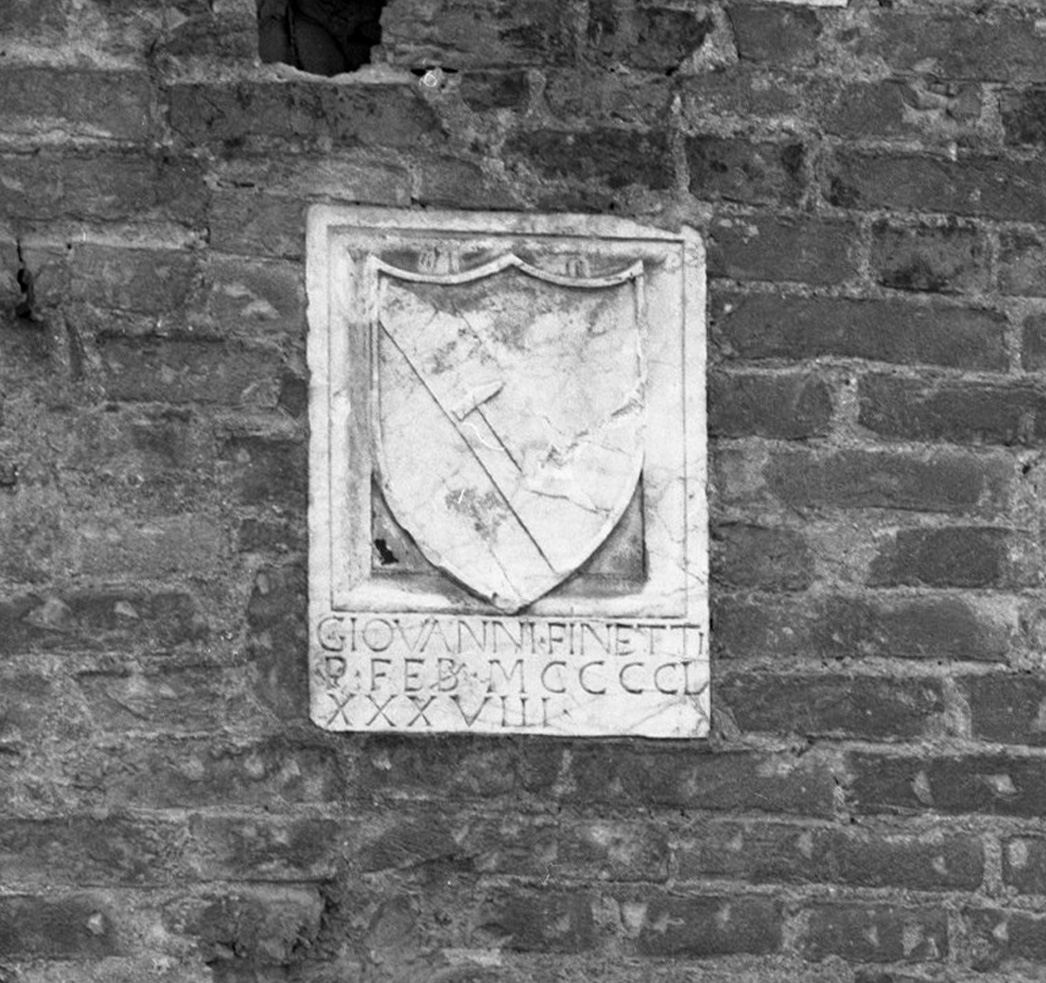 stemma gentilizio della famiglia Amerighi (rilievo, elemento d'insieme) - bottega toscana (sec. XVI)