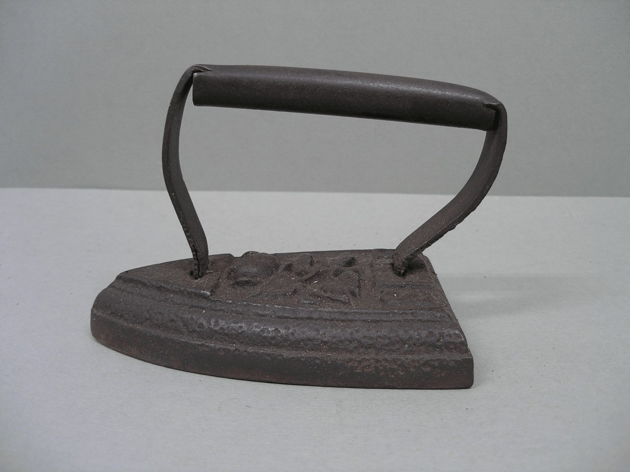 ferro da stiro - bottega grossetana (sec. XIX seconda metà)