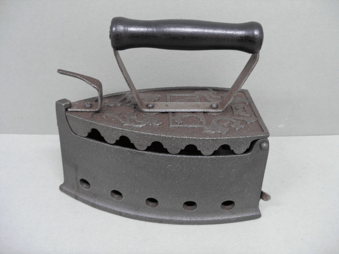 ferro da stiro - bottega grossetana (sec. XIX seconda metà)