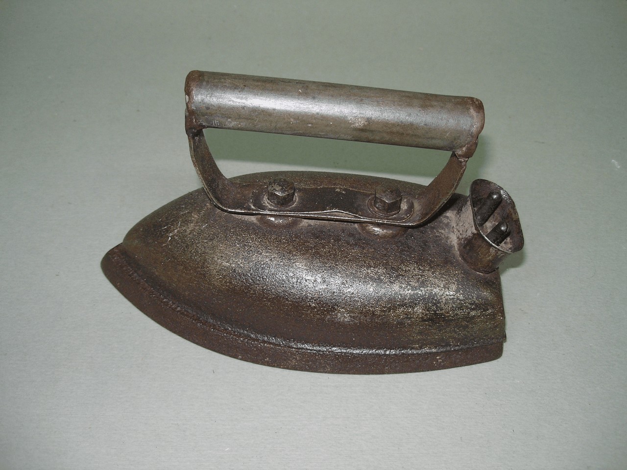 ferro da stiro - bottega grossetana (sec. XX)