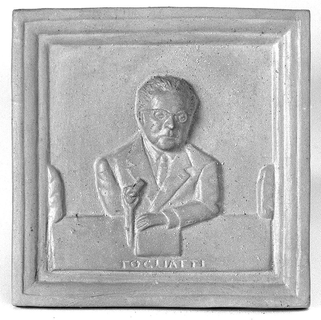 ritratto di Palmiro Togliatti a mezzo busto (formella) - petroiano (v) (sec. XX seconda metà)