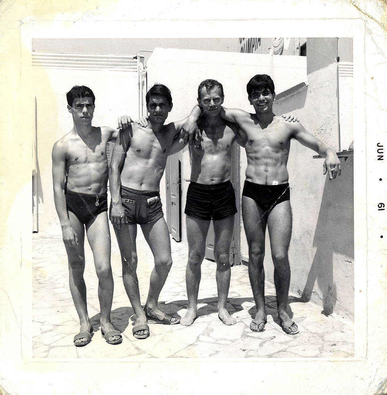 giovani uomini in costume - spiaggia - mare (positivo) di Anonimo (attr) (XX)