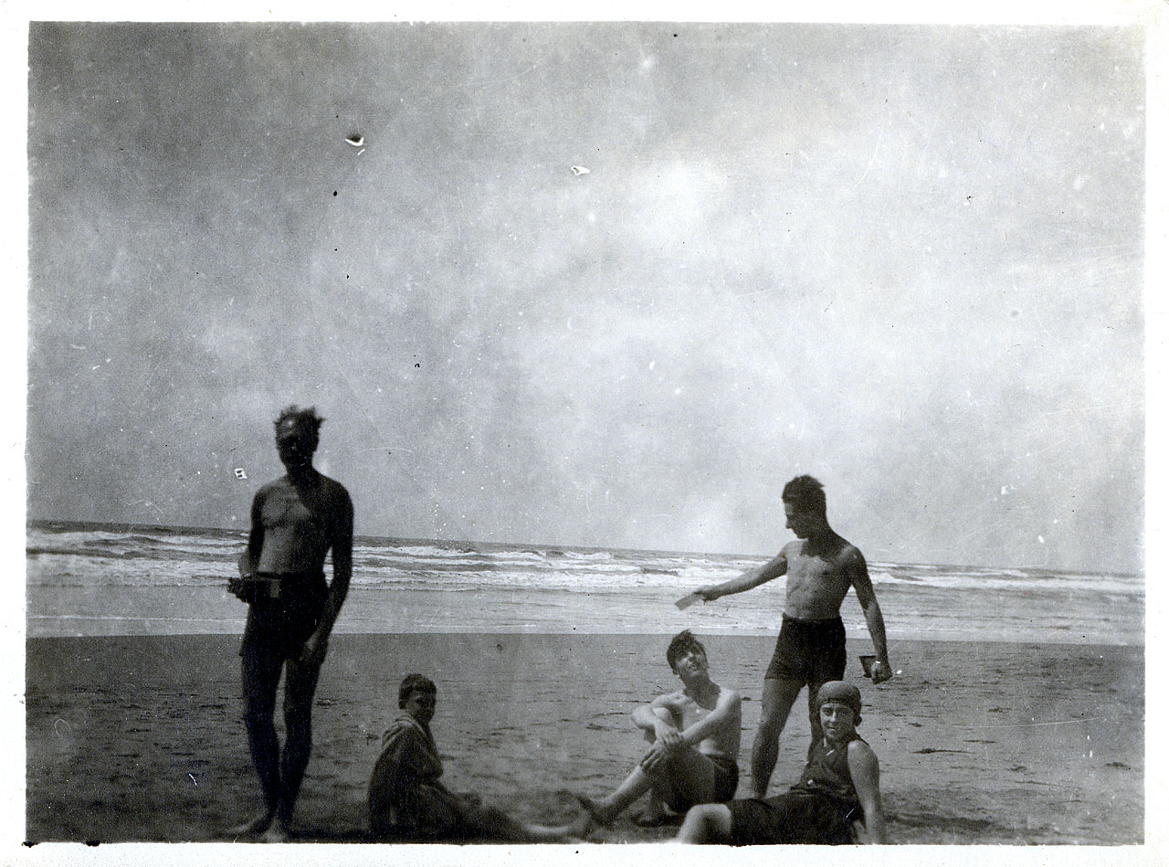 uomo - bambino - ragazzo - Brandi, Cesare - giovane donna - mare (positivo) di Anonimo (attr) (XX)