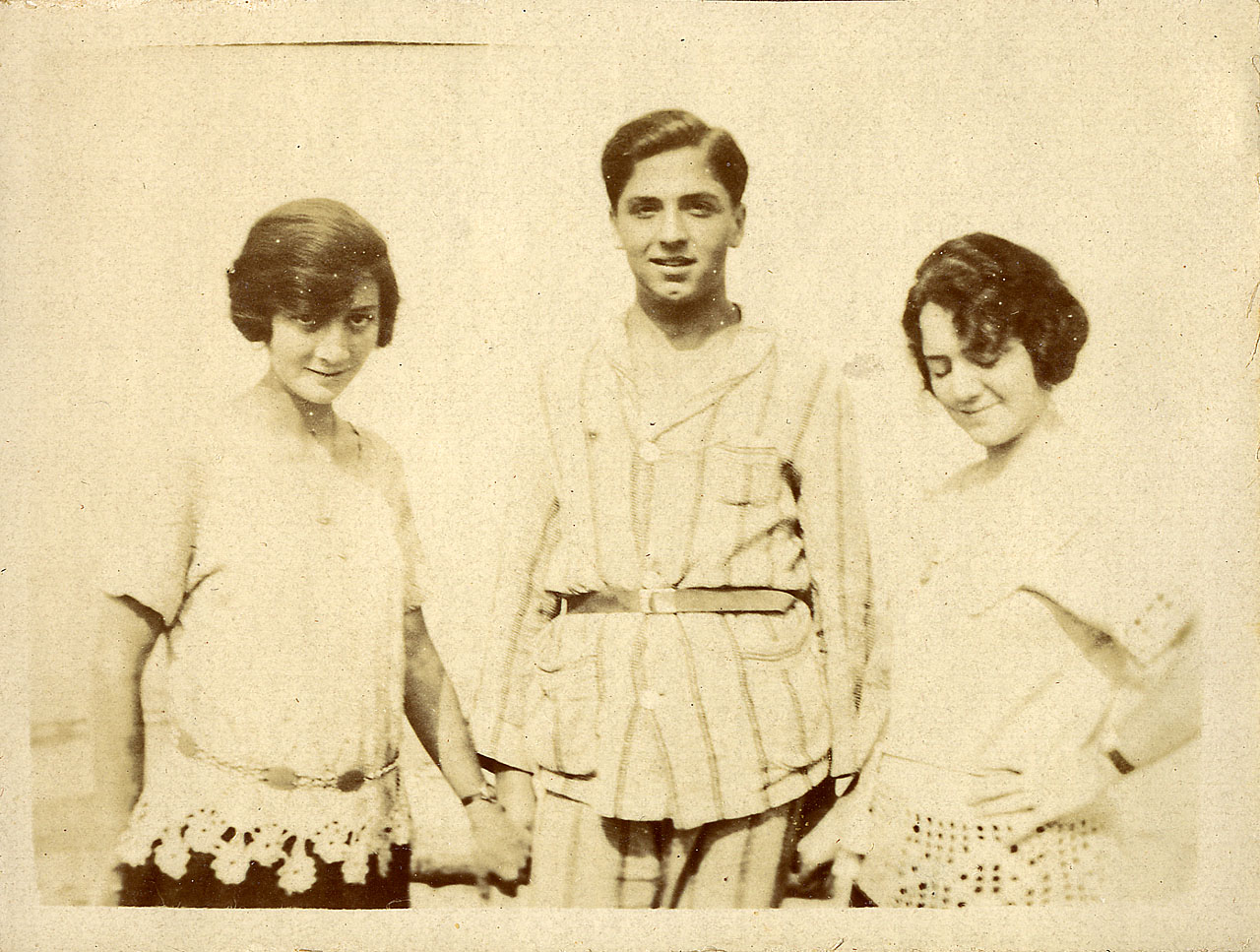 Brandi, Cesare - due giovani donne (positivo) di [Brandi, Archibaldo (Baldo)] (attr) (XX)