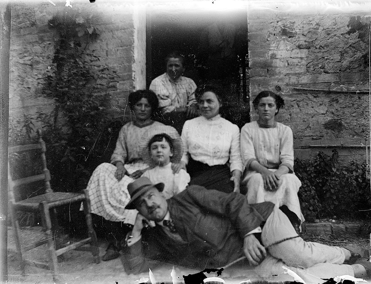 Brandi, Camillo - Donne - bambino (negativo) di Anonimo (attr) (XX)