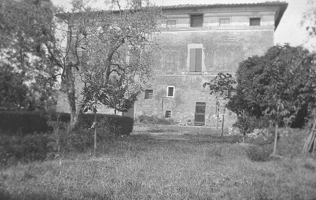 Vignano - Villa Brandi - veduta esterna con giardino (negativo) di Anonimo (attr) (XX)