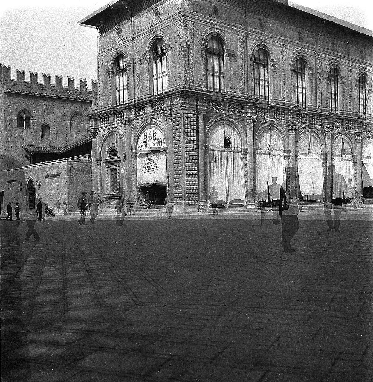 Palazzo - Veduta urbana (negativo) di Anonimo (attr) (XX)