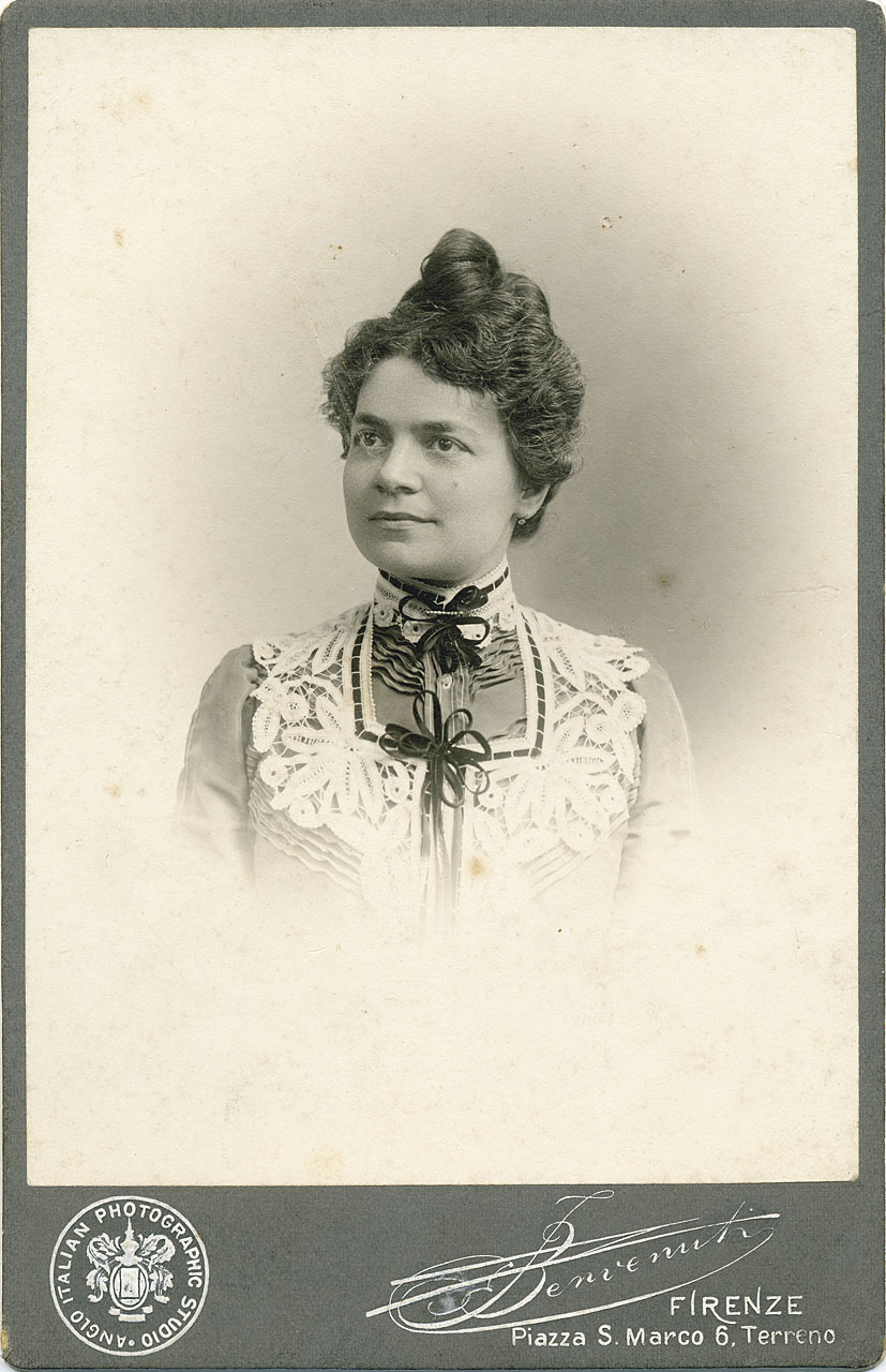 Ritratto femminile (positivo) di Benvenuti, F (attr) (XIX/ XX)