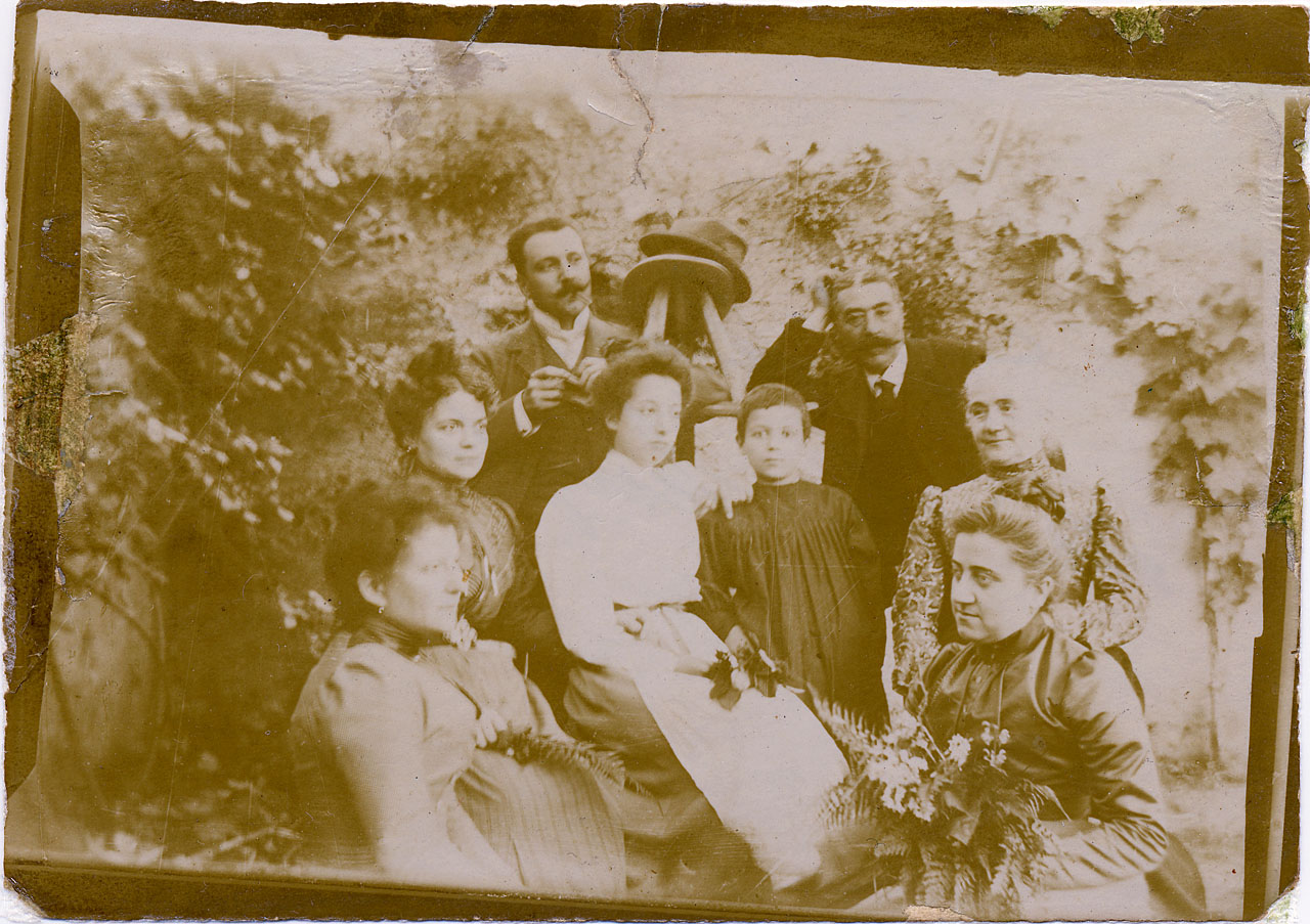 Ritratto di gruppo - uomini - donne - bambino (positivo) di Anonimo (attr) (XIX/ XX)