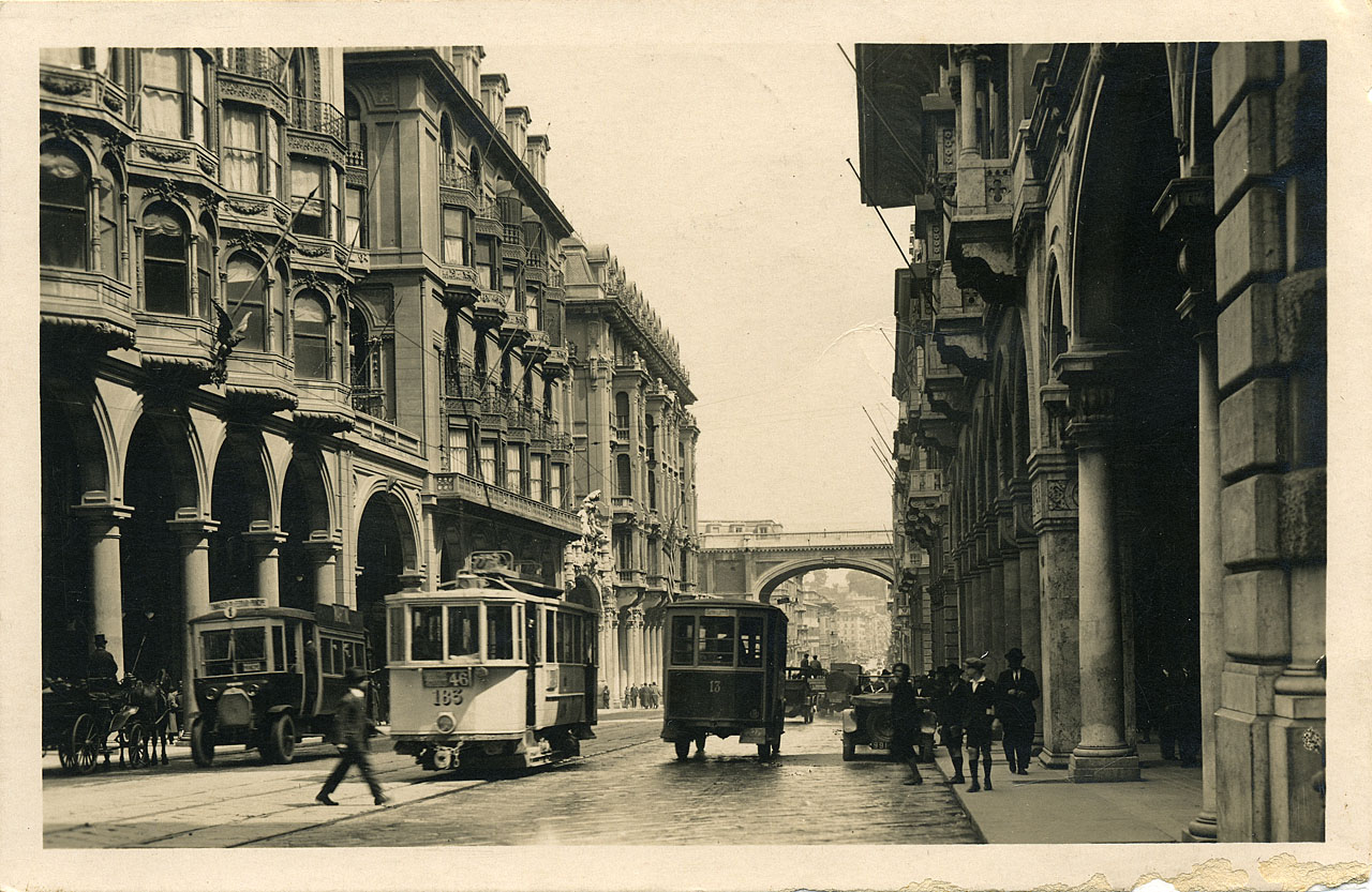 Genova - Via XX Settembre - veduta urbana- tram - automobili - uomini - do nne (positivo) di Anonimo (attr) (XX)