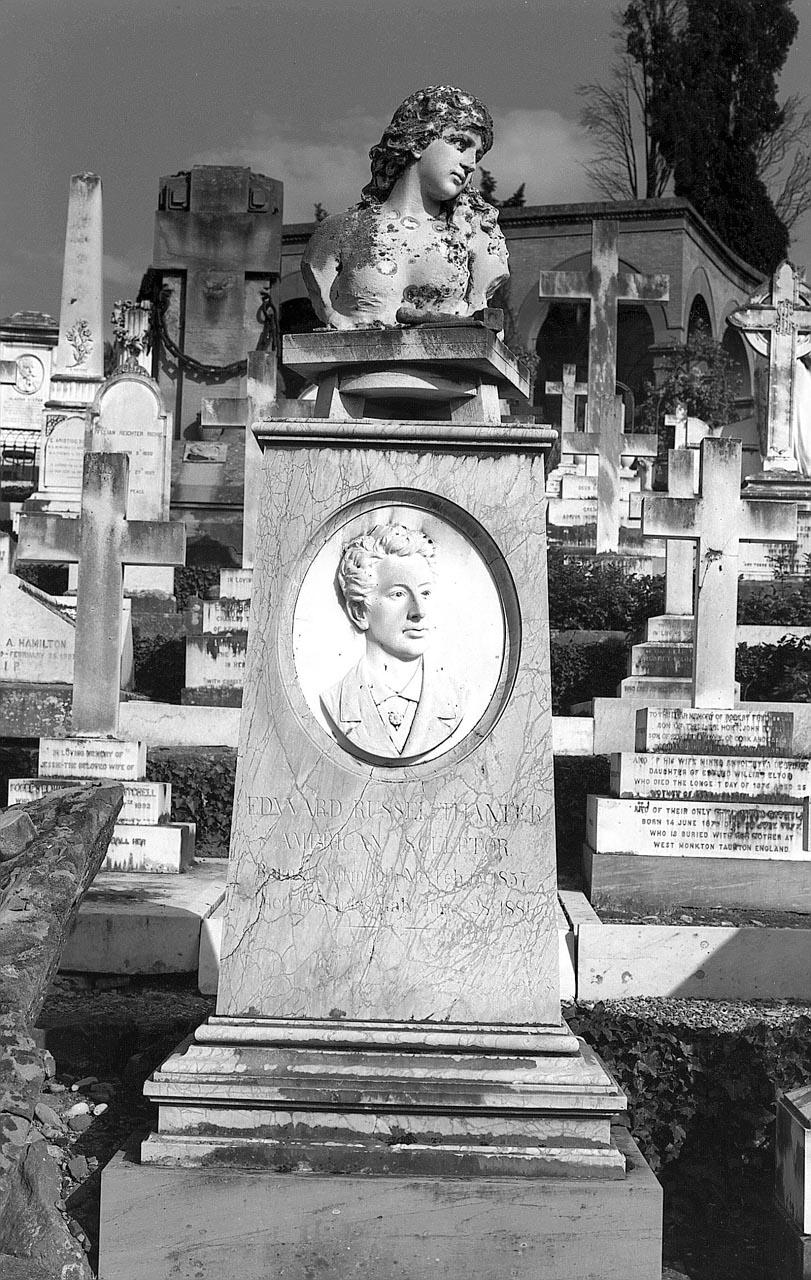 ritratto funebre di Russel Thunter Edward, ritratto d'uomo (rilievo) di Russel Thanter Edward (sec. XIX)