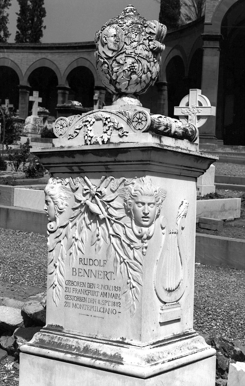 monumento funebre di Von Hildebrand Adolf (fine sec. XIX)