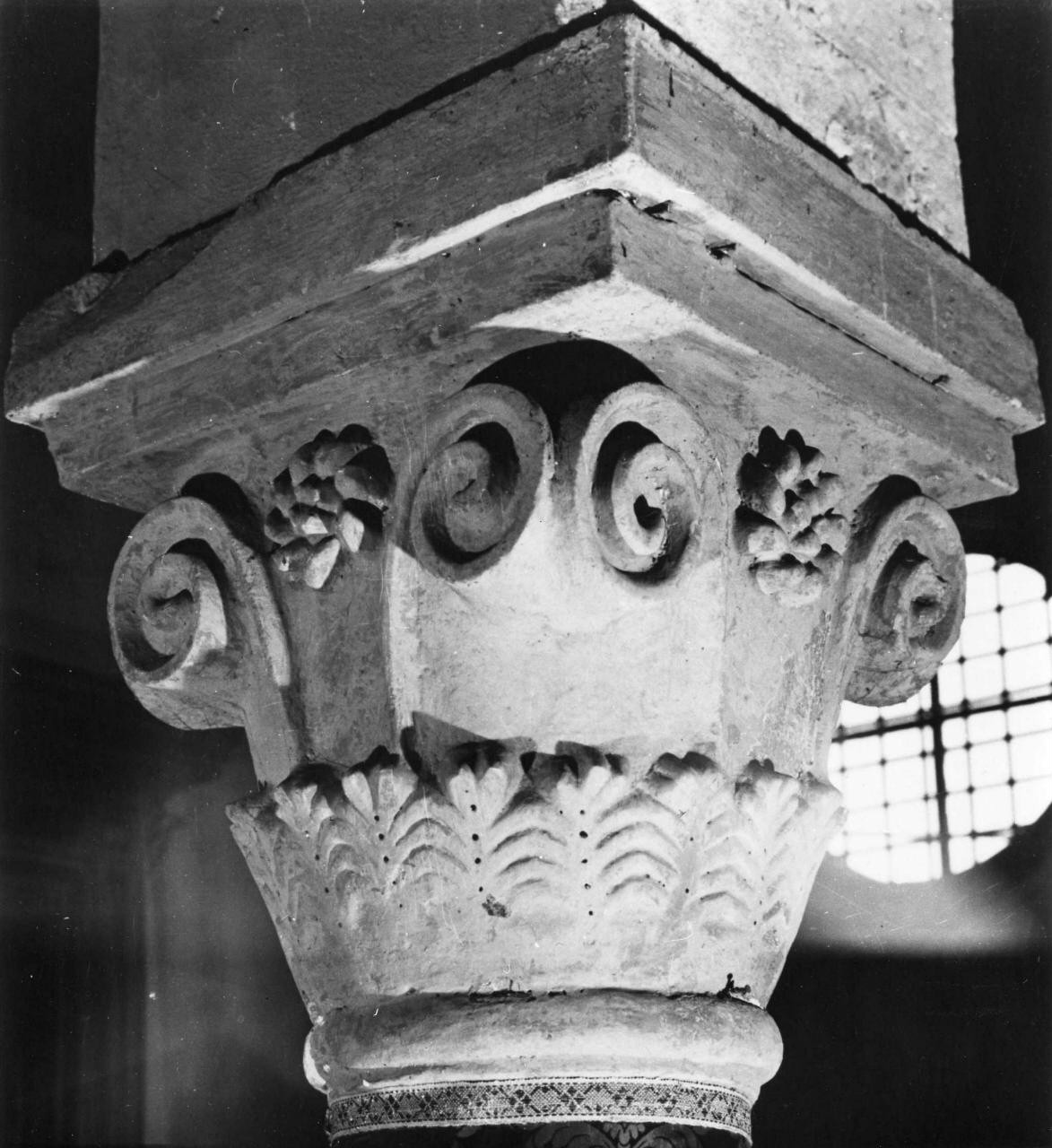 capitello di colonna di Guidetto (scuola), Bigarelli Guido detto Guido da Como (sec. XIII)