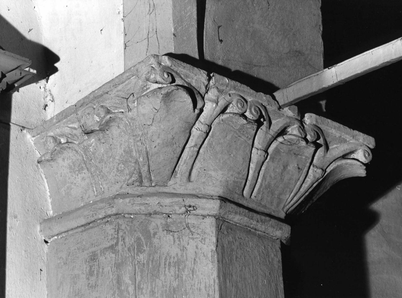 capitello di pilastro - bottega toscana (seconda metà sec. XIV)