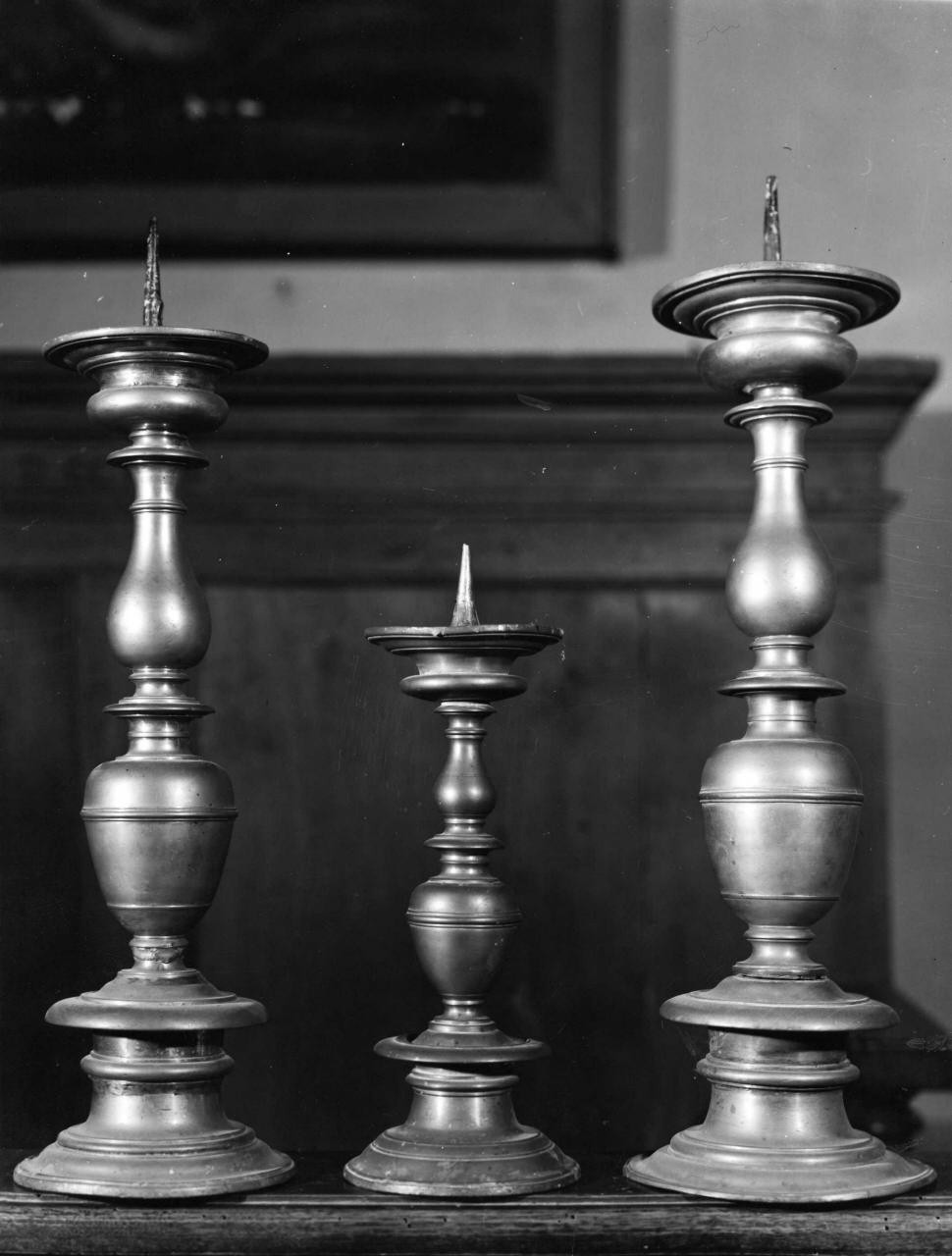 candeliere d'altare, serie - bottega toscana (sec. XVII)