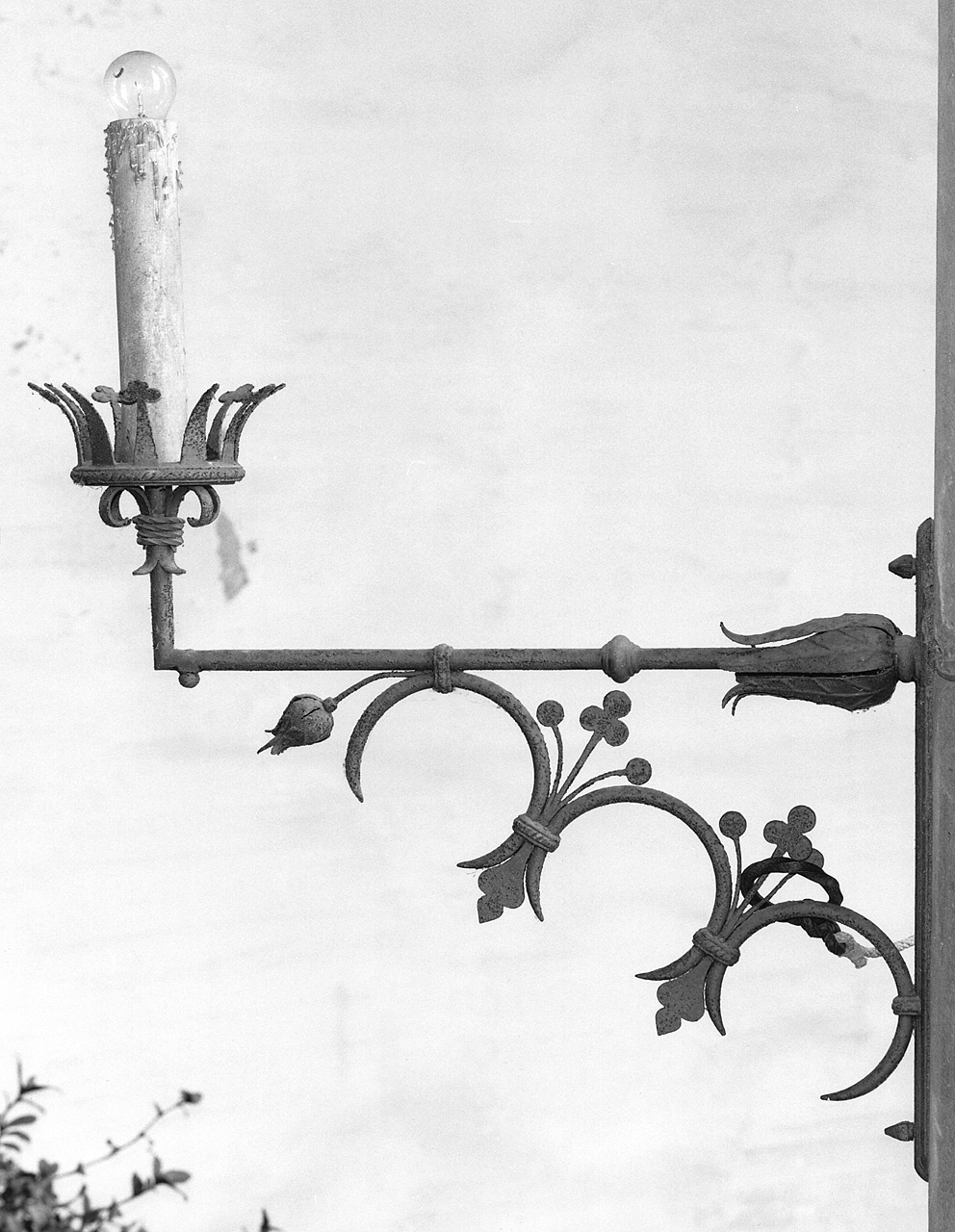 candeliere da parete, serie - bottega toscana (ultimo quarto sec. XIX)