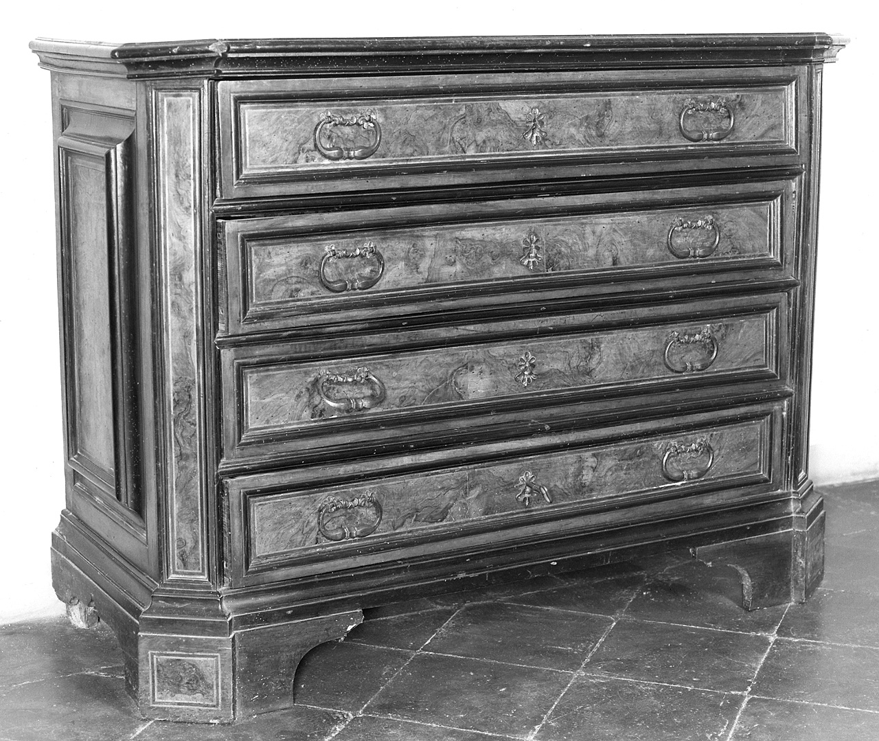 cassettone - bottega toscana (seconda metà sec. XIX)