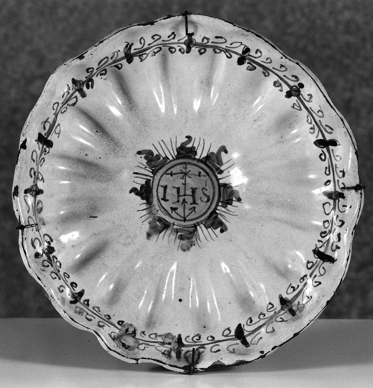 alzata - manifattura faentina (sec. XVII)