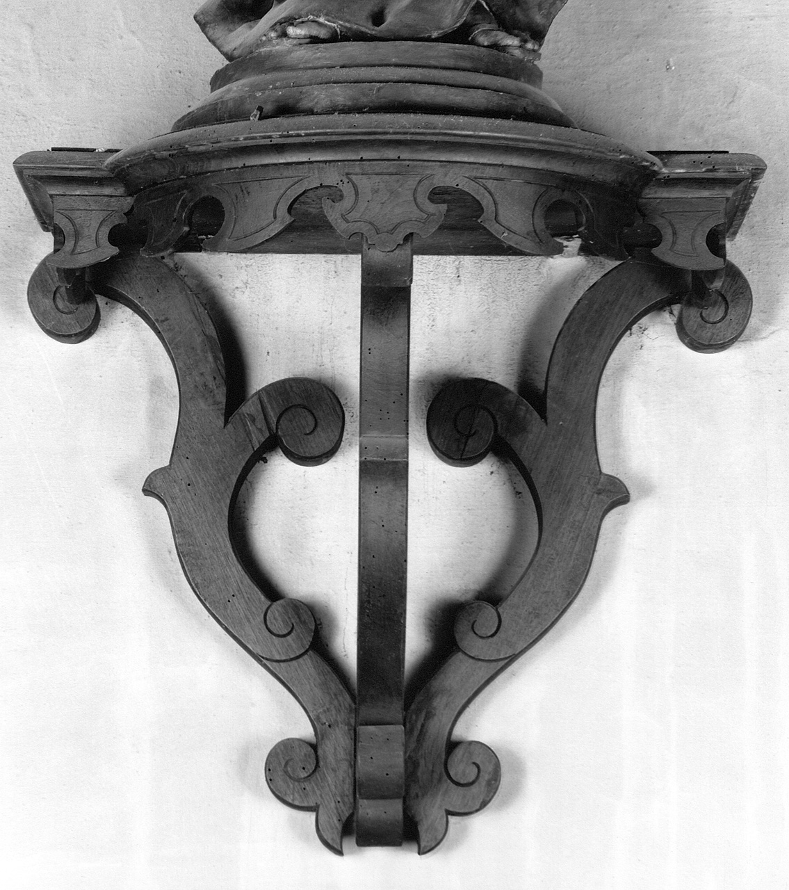 mensola - bottega toscana (fine/inizio secc. XIX/ XX)