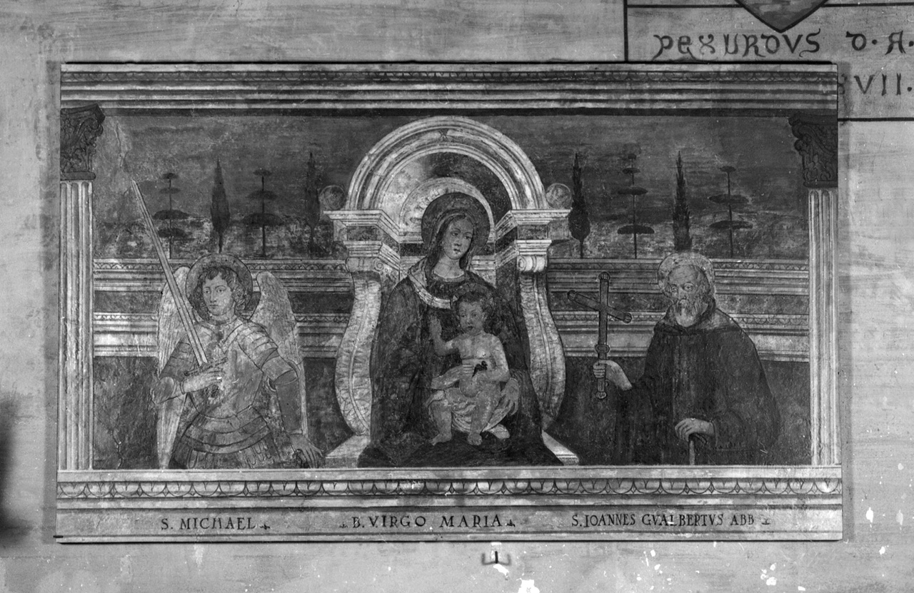 Madonna con Bambino in trono tra San Michele Arcangelo e San Giovanni Gualberto (dipinto, insieme) di Filippelli Filippo (attribuito) (sec. XV)