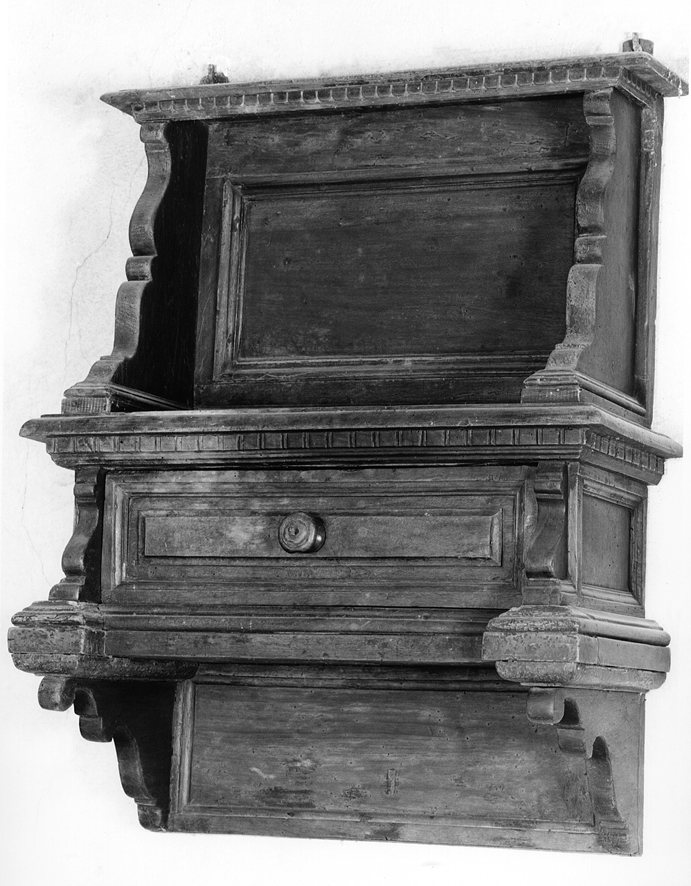 scaffale pensile - bottega fiorentina (sec. XVII)