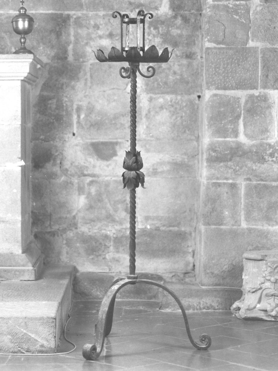 candelabro - bottega toscana (secc. XIX/ XX)