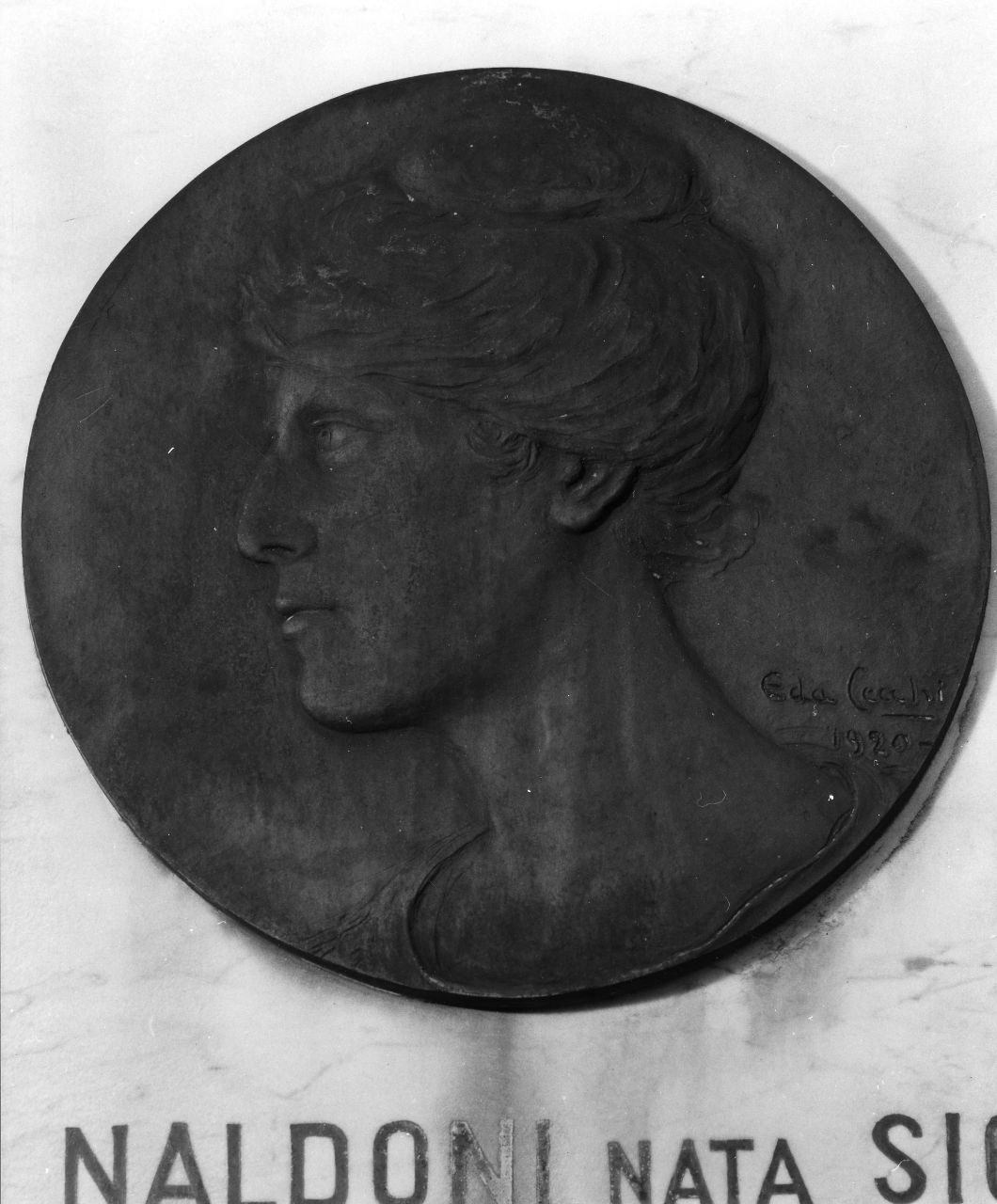 ritratto di Anna Naldoni Signori (monumento funebre) di Cecchi Eda (sec. XX)