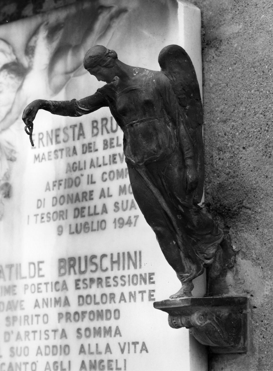 figura femminile (monumento funebre) di Rossi Giuseppe (sec. XX)