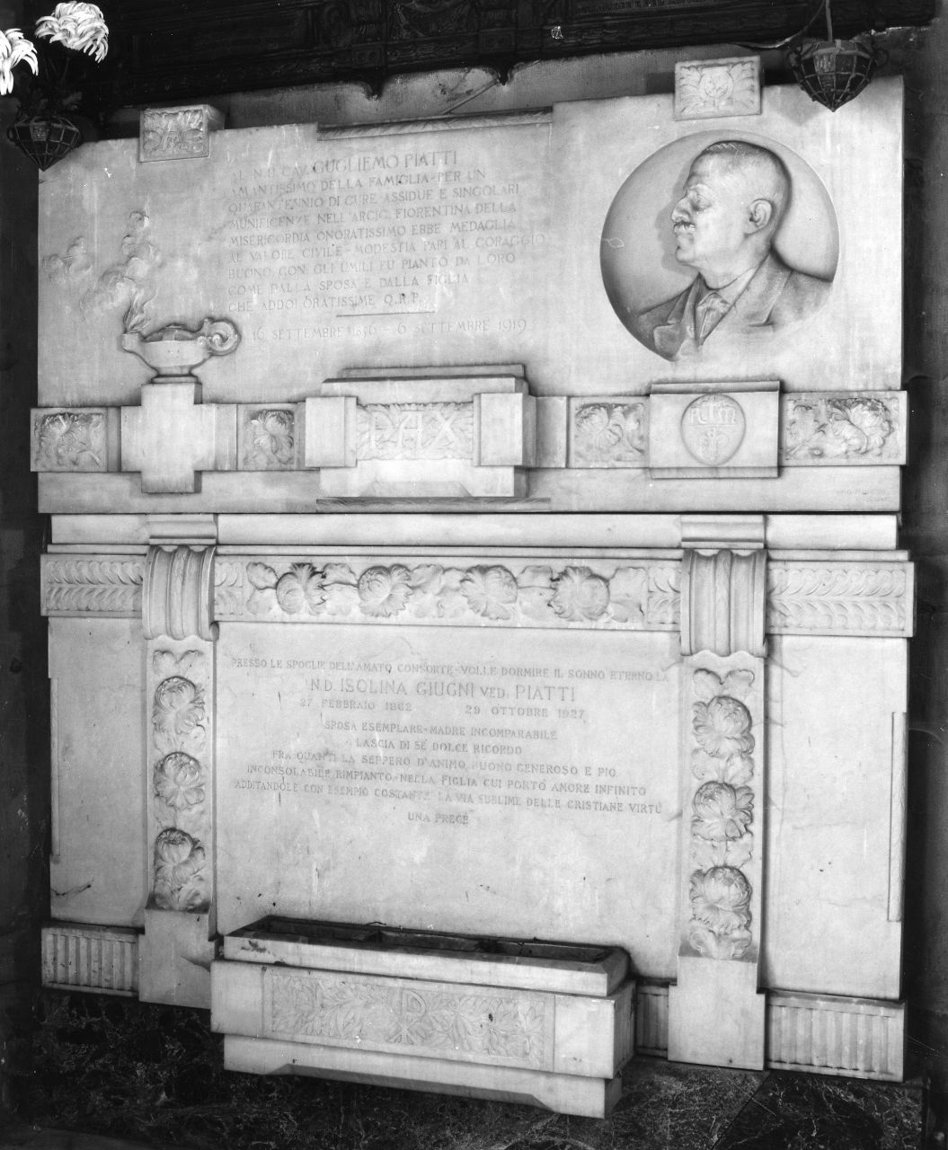 ritratto di Guglielmo Piatti (monumento funebre) di Zilocchi Giacomo (sec. XX)