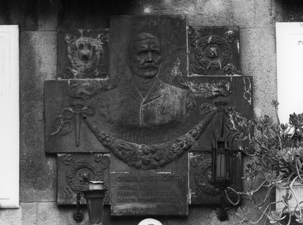 ritratto di Giovanni Sirigatti (monumento funebre) di Ciapini Ugo (sec. XX)