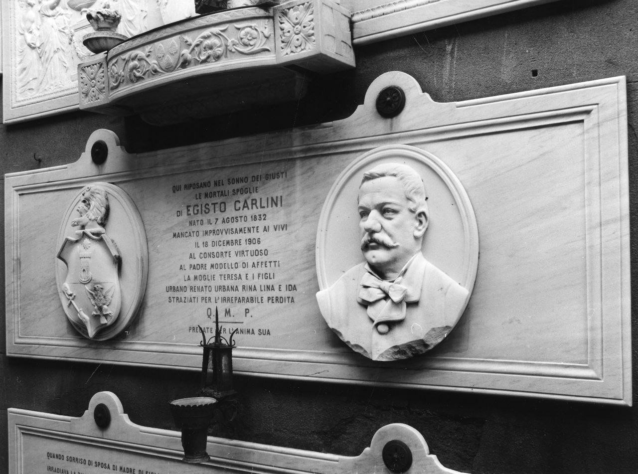 ritratto di Egisto Carlini (monumento funebre) di Battaglia G (sec. XX)