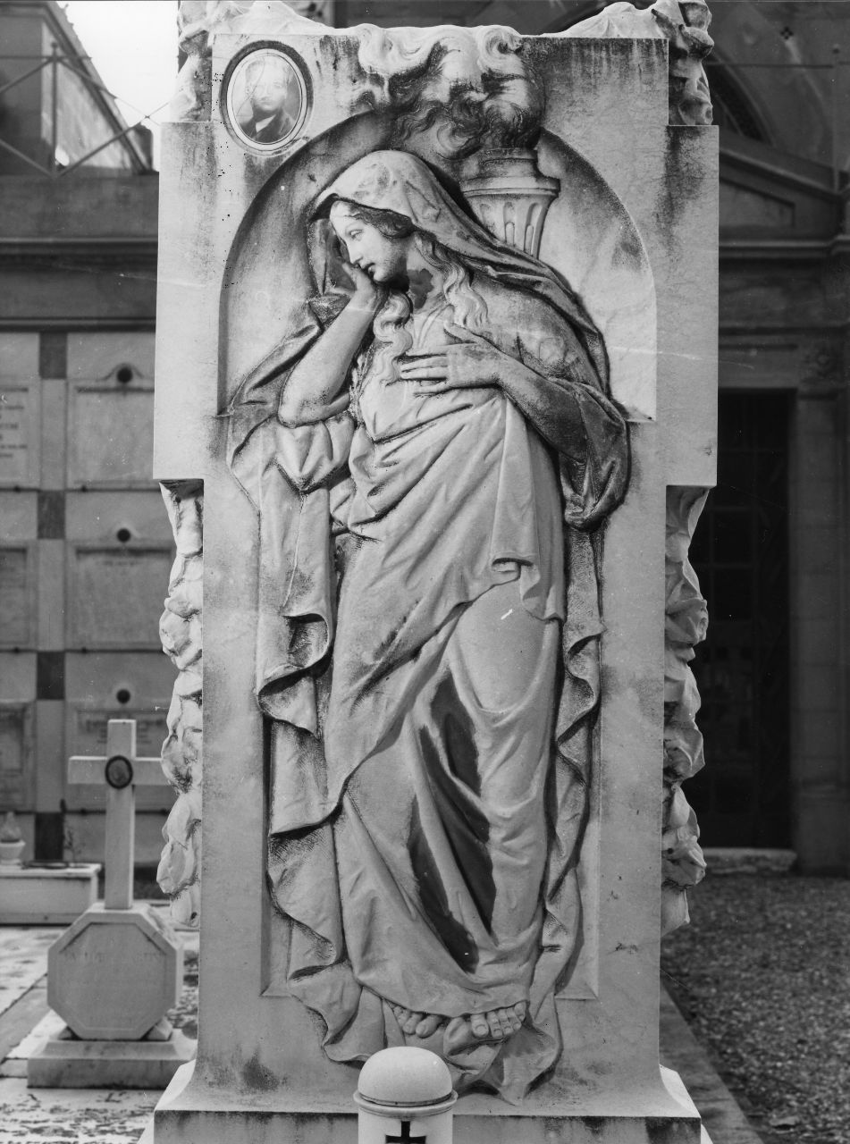 figura femminile panneggiata (monumento funebre) - ambito toscano (sec. XX)