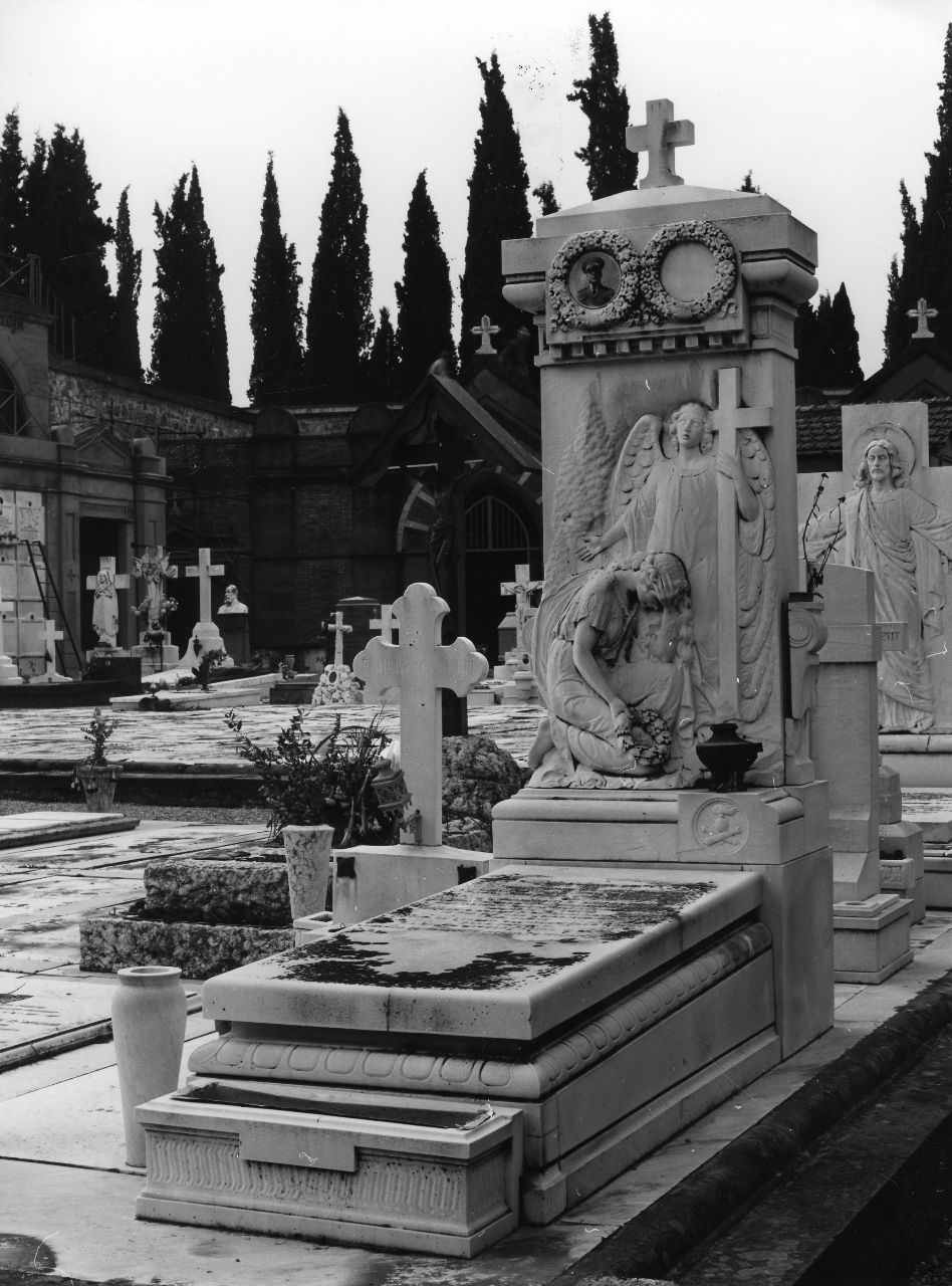 figura femminile dolente ed angelo (monumento funebre) - ambito toscano (sec. XX)