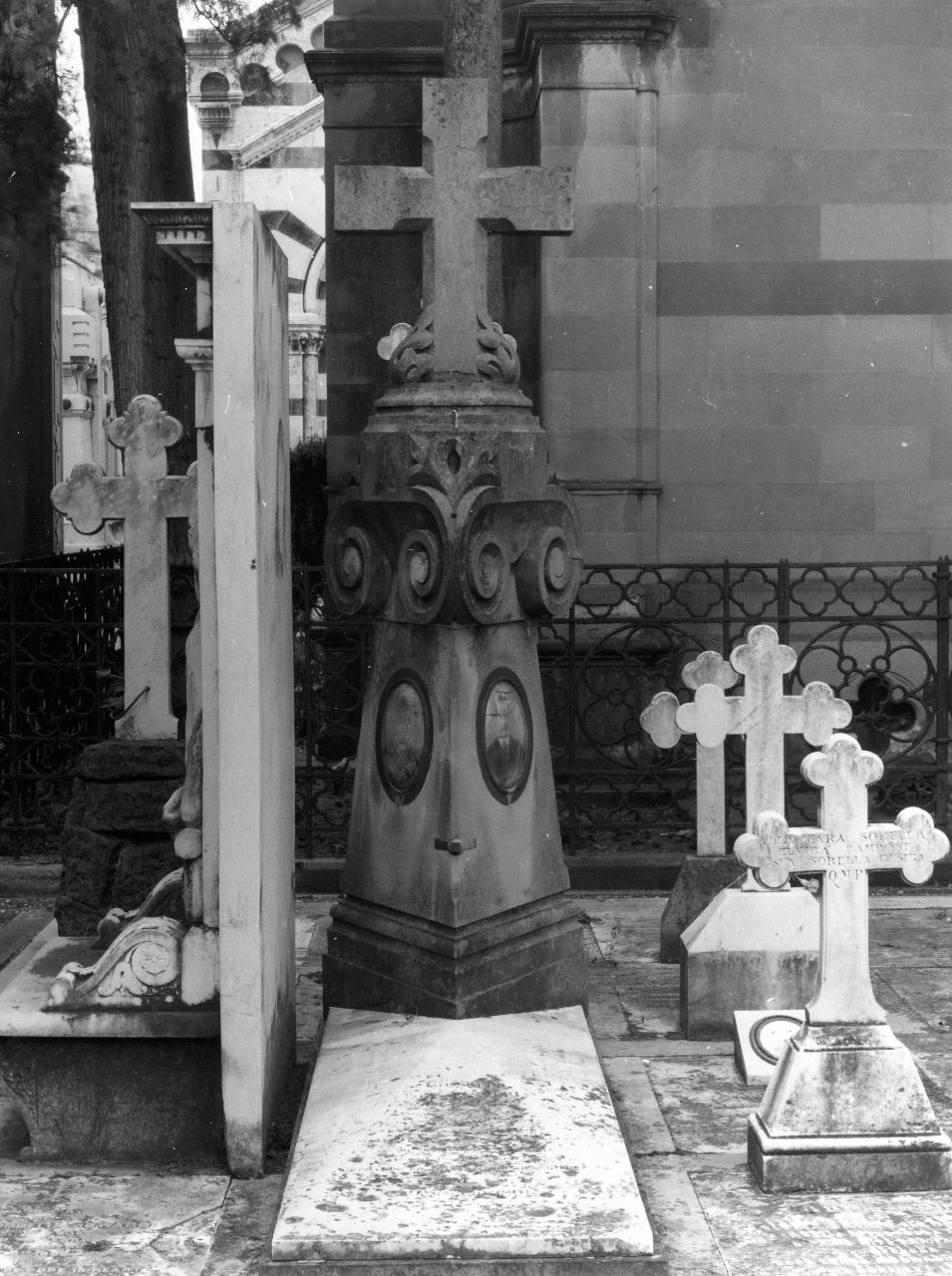 monumento funebre - ambito toscano (sec. XX)