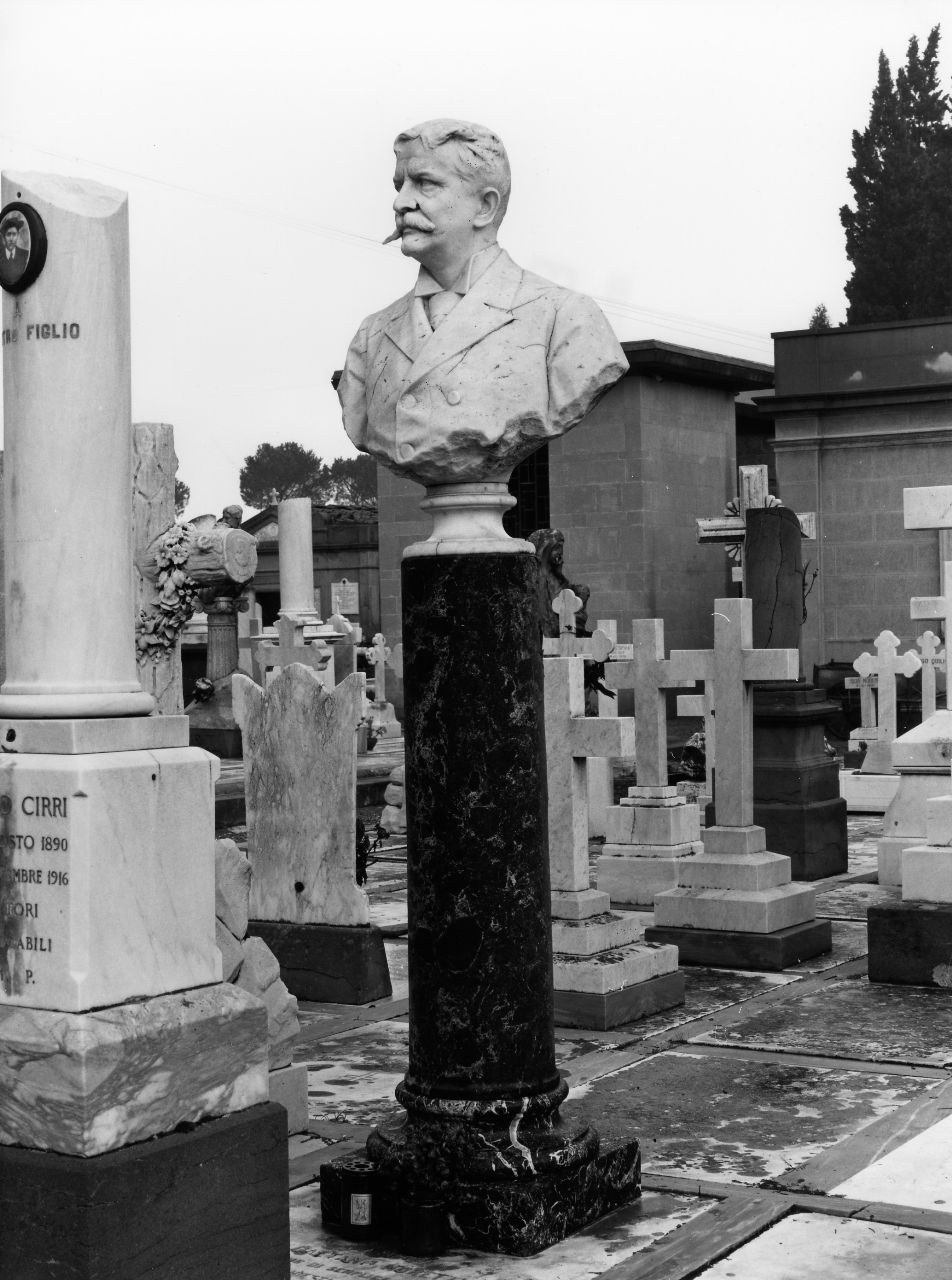 busto ritratto di Gaetano Moretti (monumento funebre) di Bortone Antonio (sec. XX)