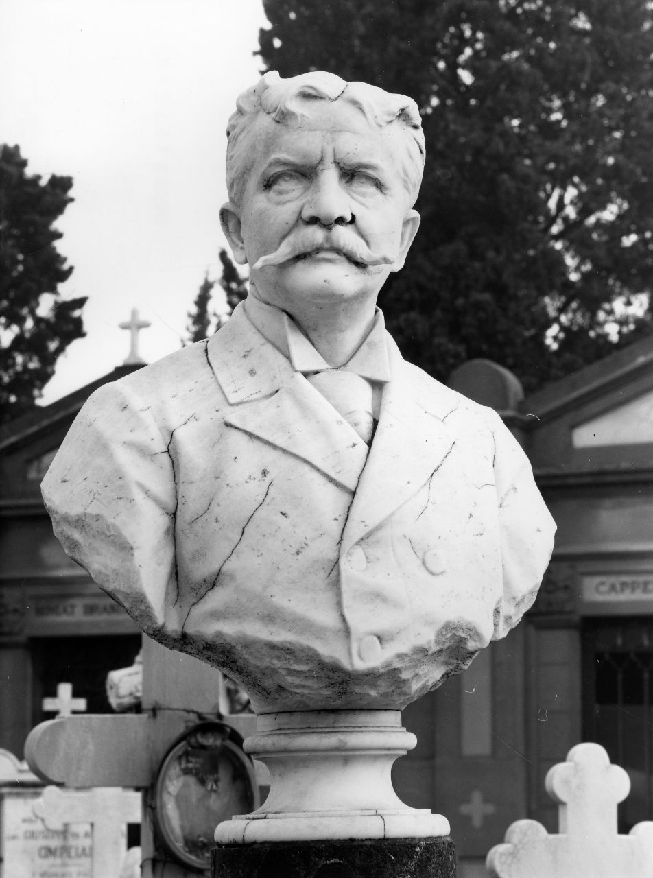 busto ritratto di Gaetano Moretti (monumento funebre) di Bortone Antonio (sec. XX)