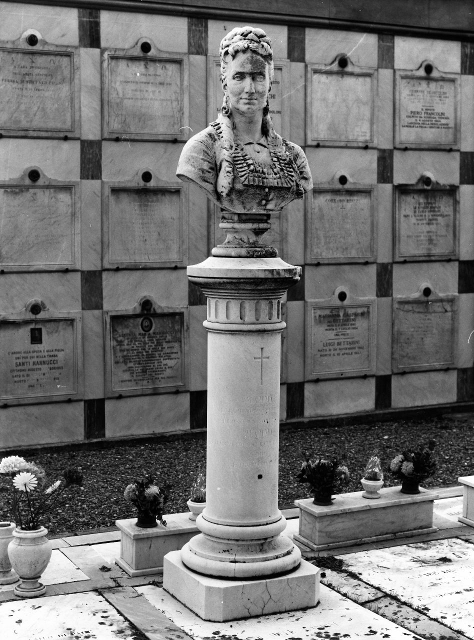 busto ritratto di Adele Landini (monumento funebre) di Monteverde Giulio (sec. XIX)