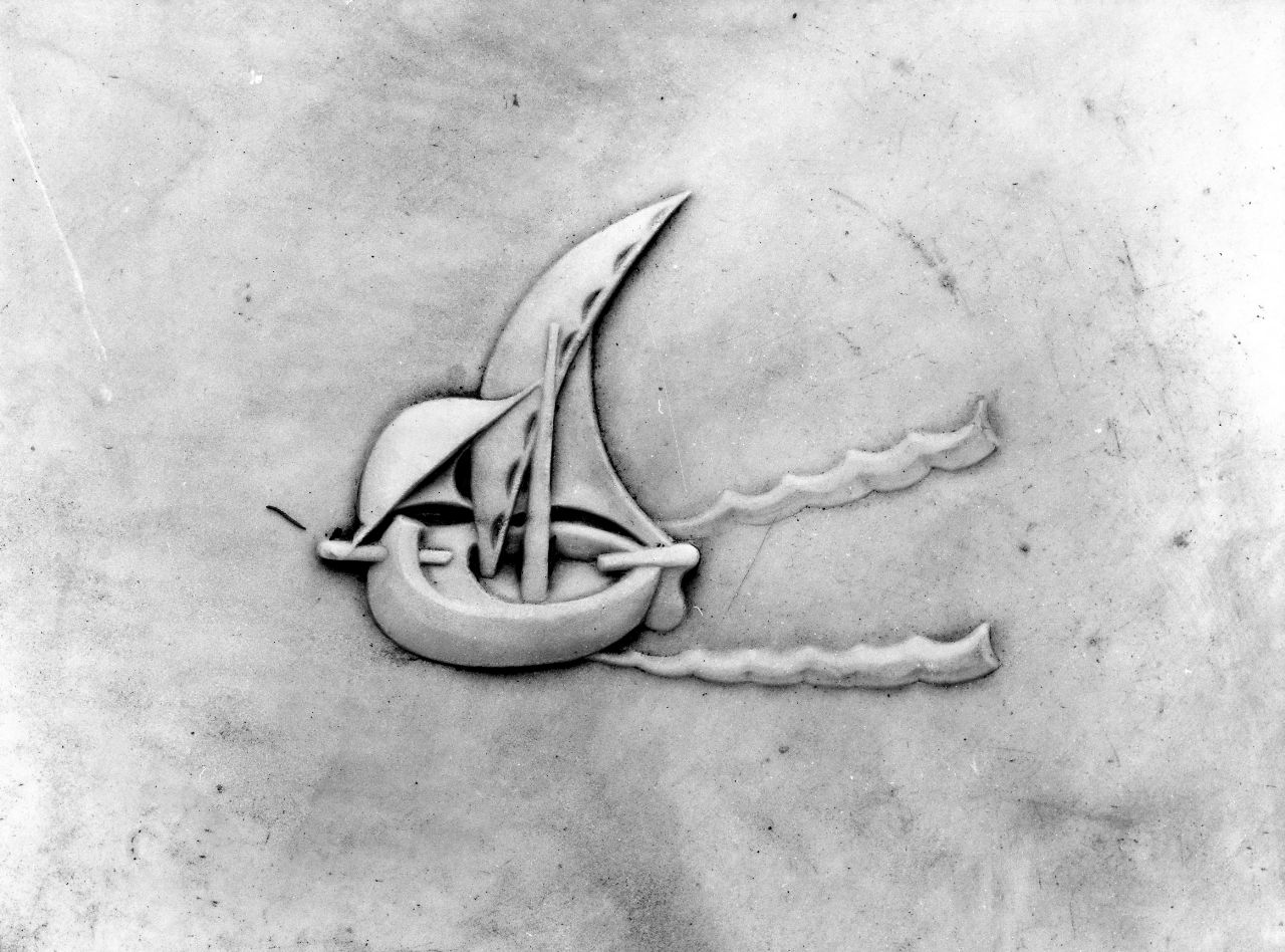 croci; barca a vela (monumento funebre) - ambito toscano (sec. XX)