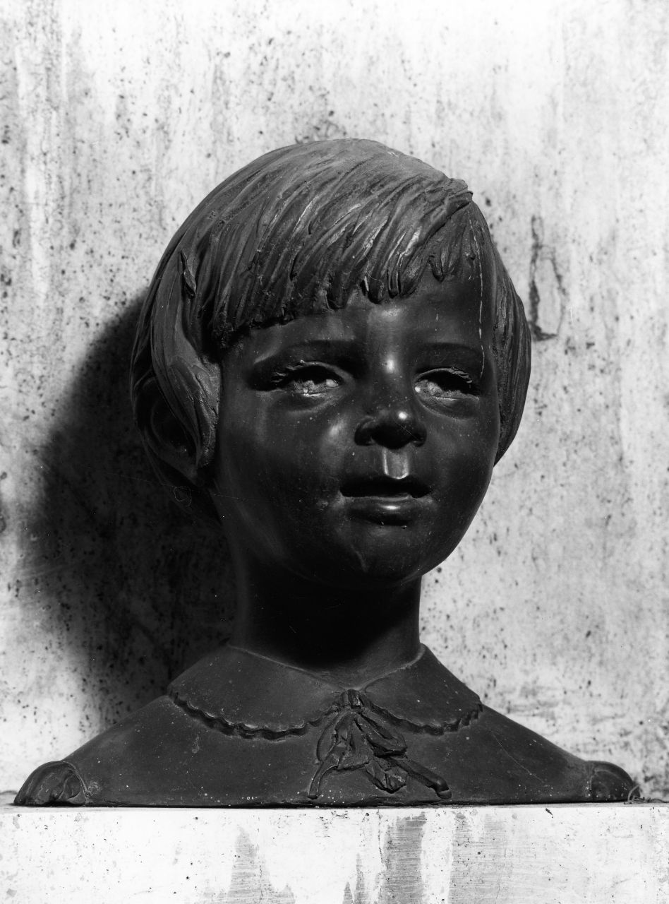 busto ritratto di Paola Bortolon (monumento funebre) di Benvenuti S (sec. XX)