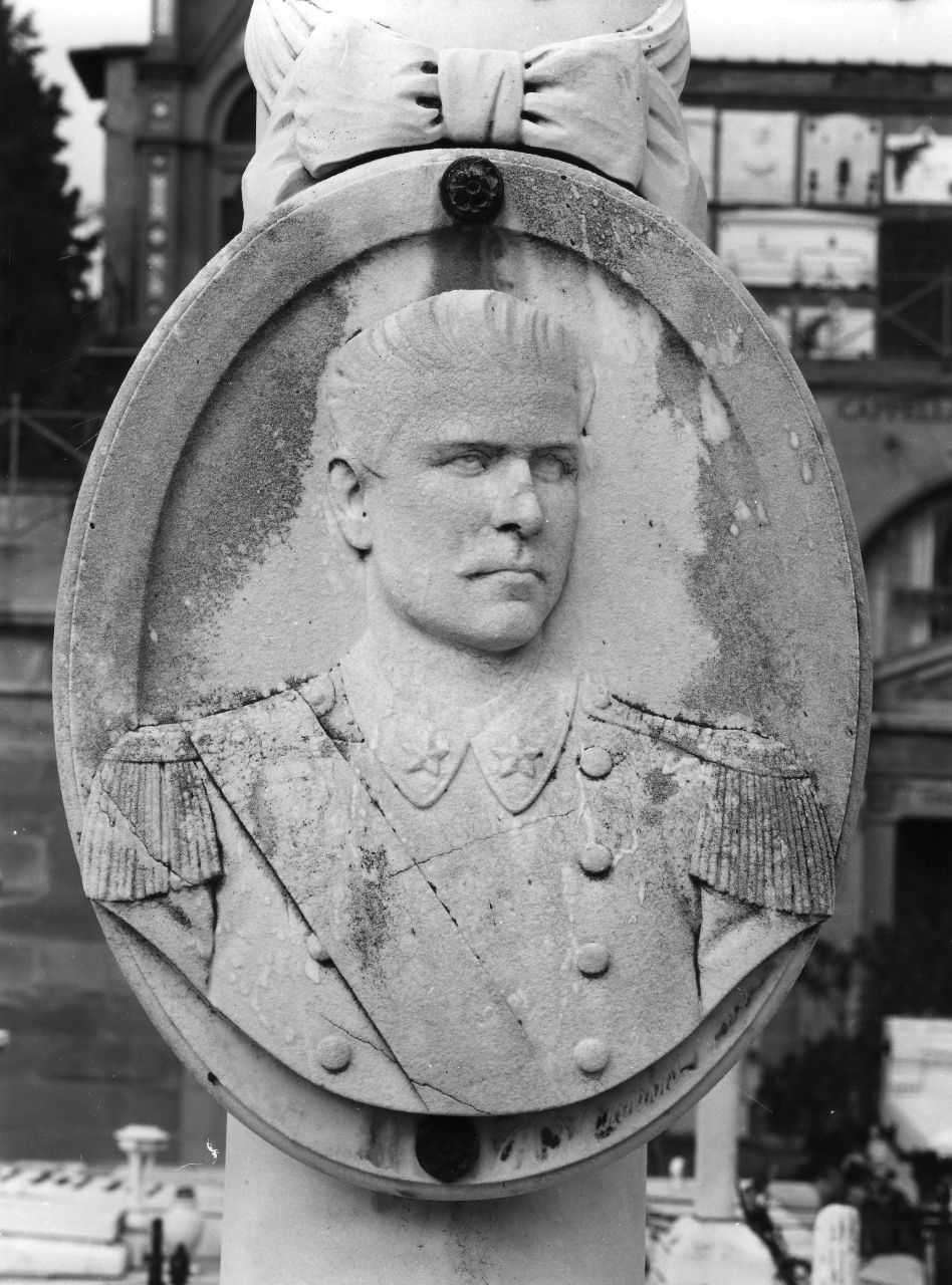 ritratto di Luigi Niccolai (monumento funebre) di Nannini R (sec. XIX)