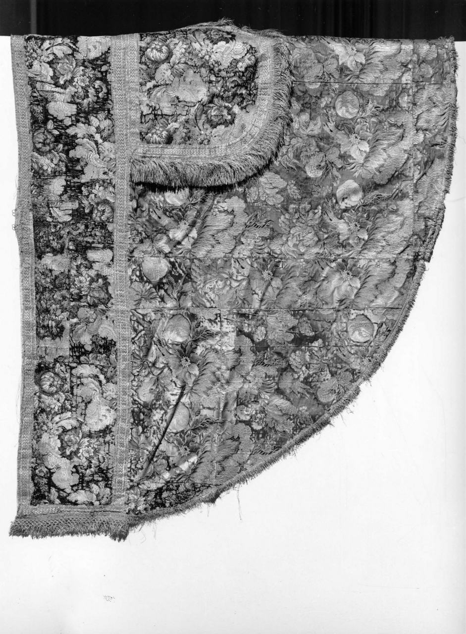 piviale, elemento d'insieme - manifattura italiana (prima metà sec. XVIII)